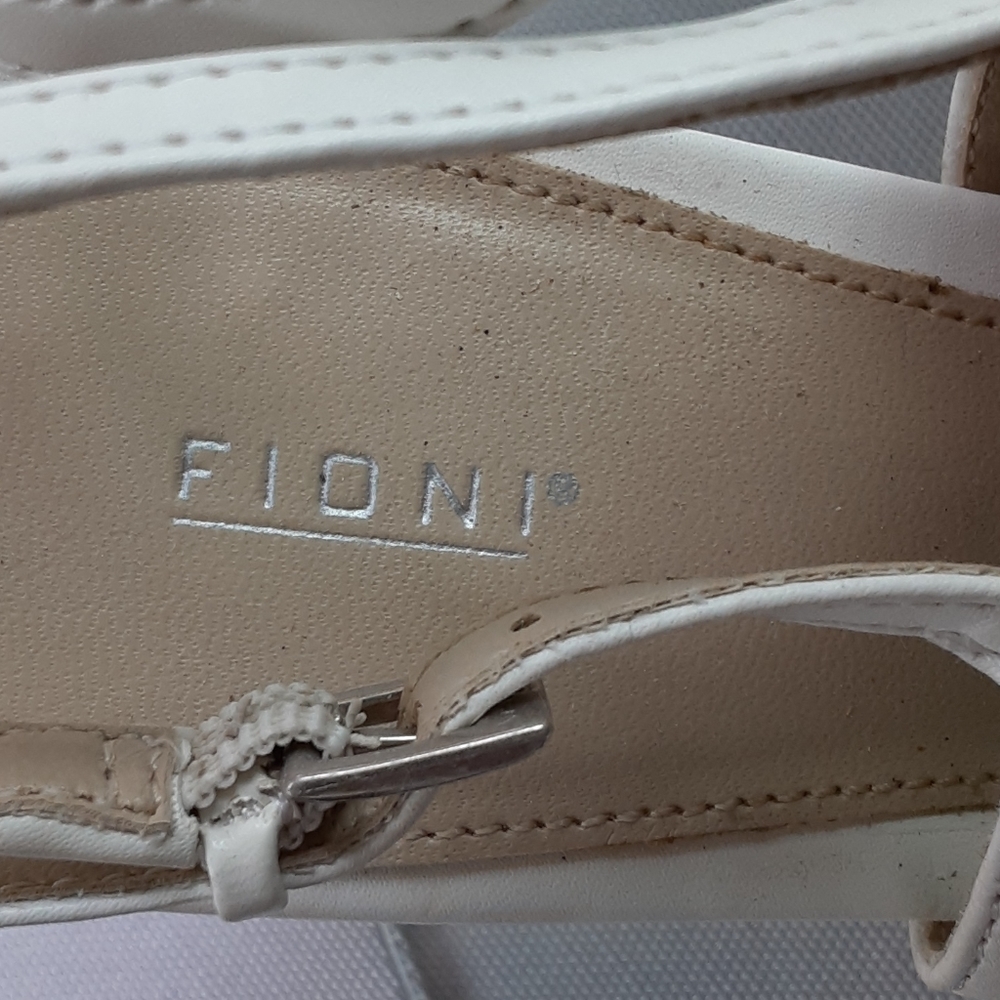 Shoes - Picture 3 of 4
